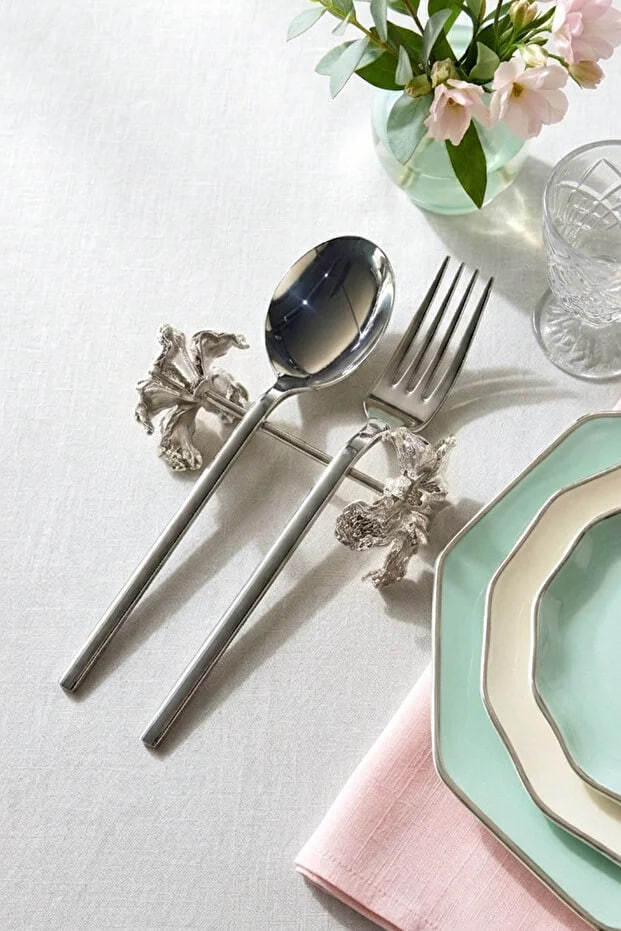Kitchen Life 6-Piece Metal Silver Daffodil Flower Fork Spoon Knife Stand